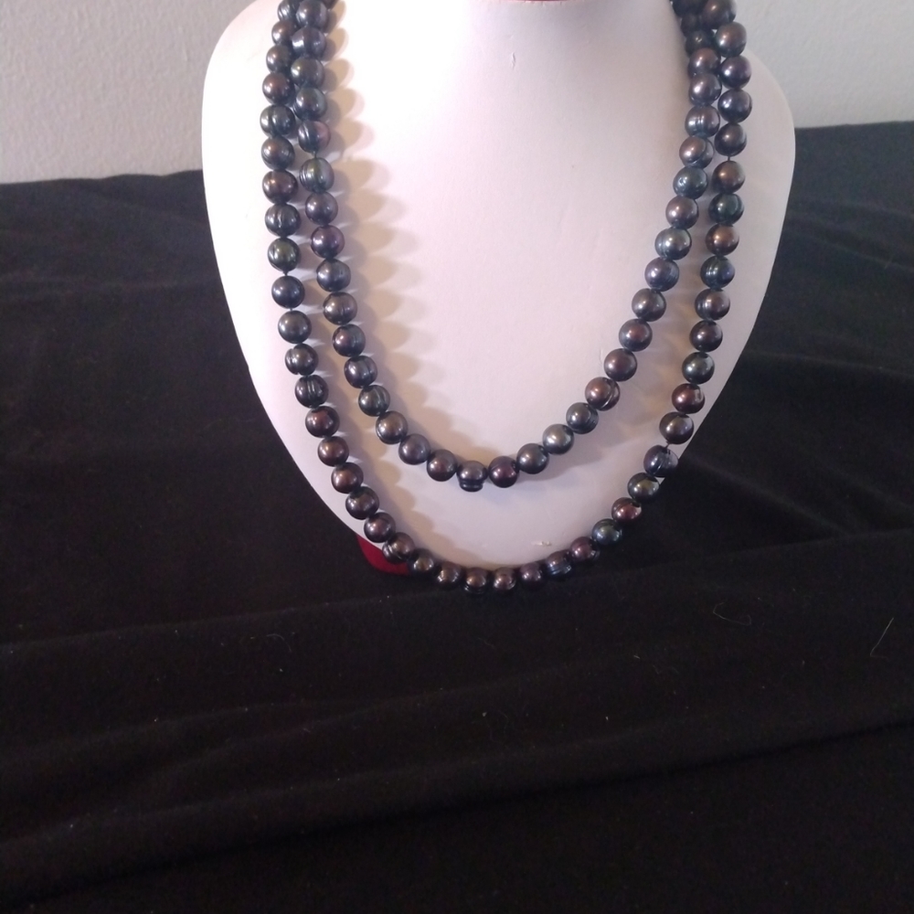 Gorgeous Vintage Black Pearl Necklace